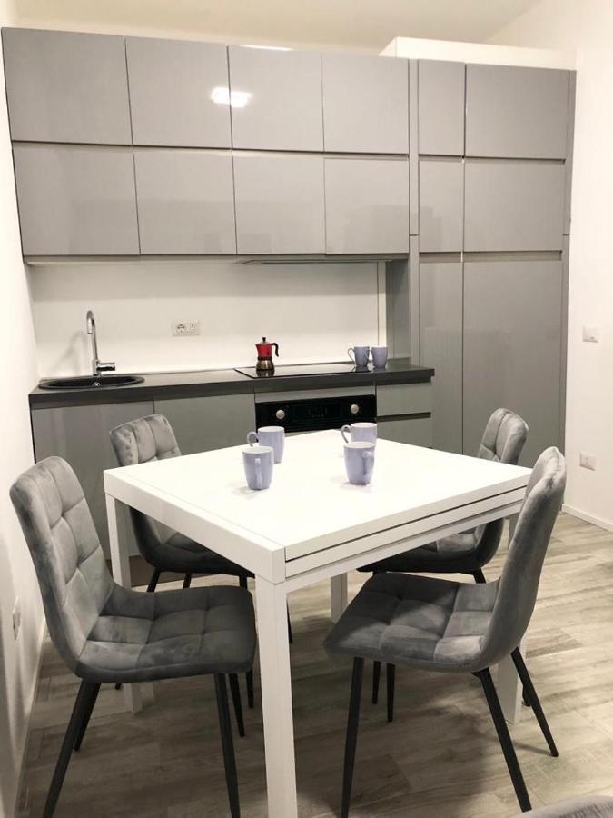 Your Apartments In Navigli District Milan Bagian luar foto